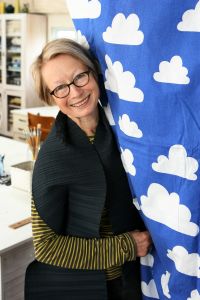 Gunilla Axén Moln Moln Gunilla Axén med blå moln tyg