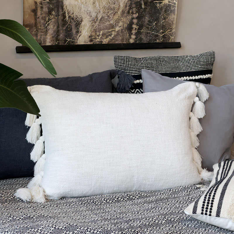 Aix Med Tofsar Kuddfodral Offwhite