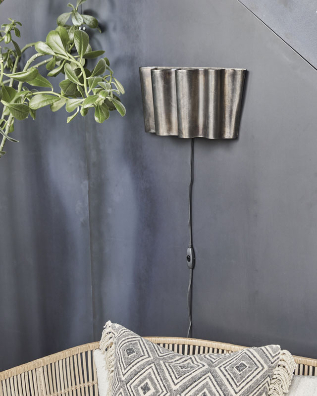 Flola Vägglampa Böljor Antikbrun